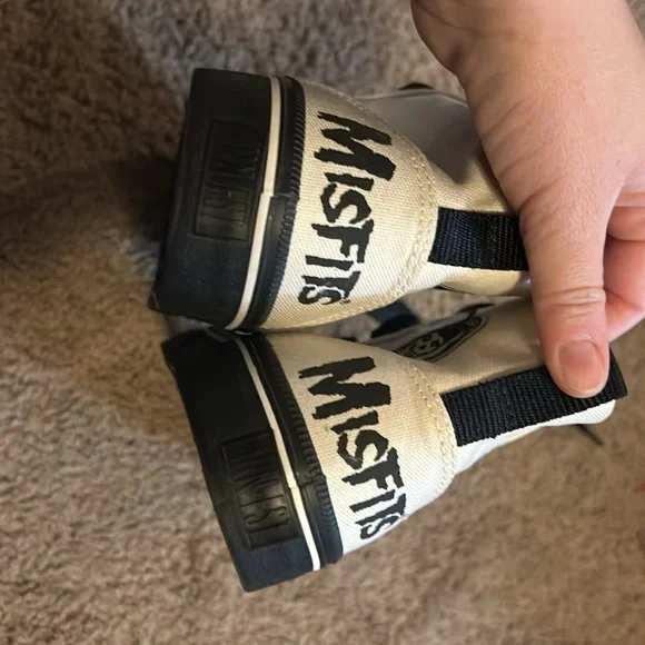 Misfits iron fist hi-top sneakers - Picture 2 of 5